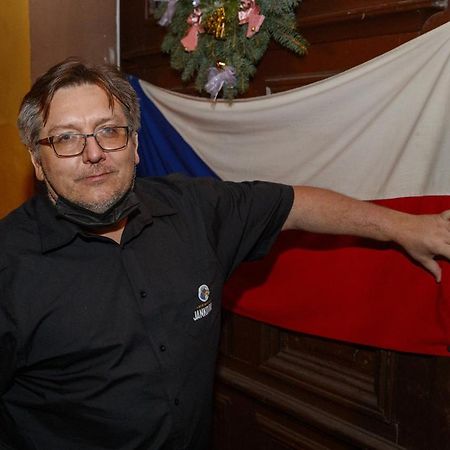 Pivovar Maly Janek - Restaurace, Penzion A Stany Jince Zewnętrze zdjęcie
