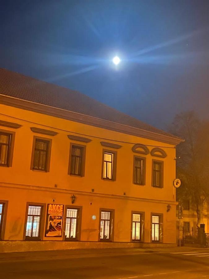 Pivovar Maly Janek - Restaurace, Penzion A Stany Jince Zewnętrze zdjęcie
