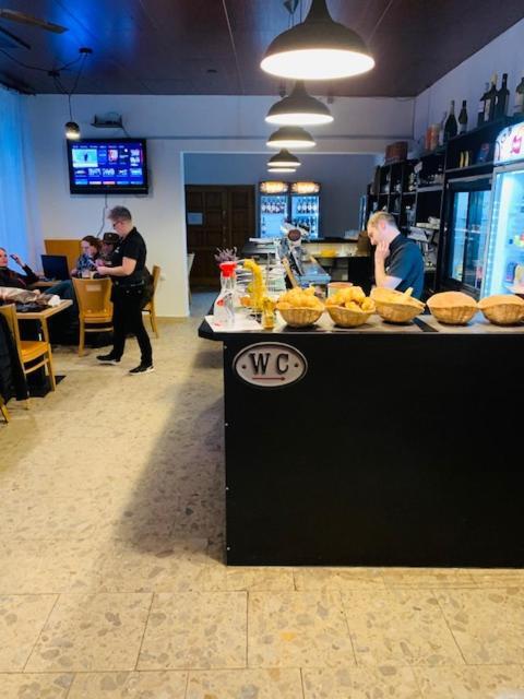 Pivovar Maly Janek - Restaurace, Penzion A Stany Jince Zewnętrze zdjęcie