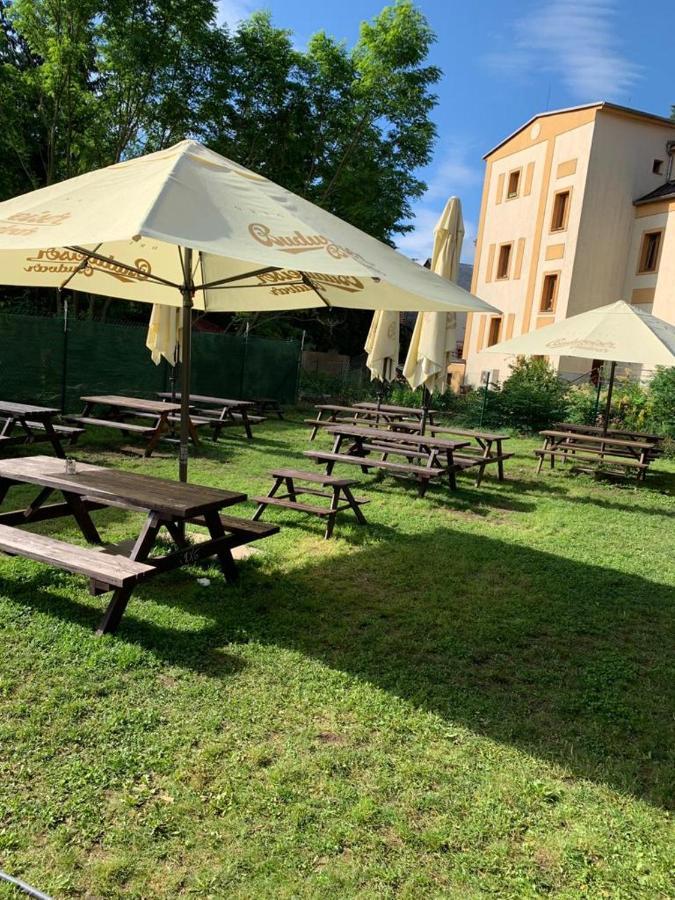 Pivovar Maly Janek - Restaurace, Penzion A Stany Jince Zewnętrze zdjęcie