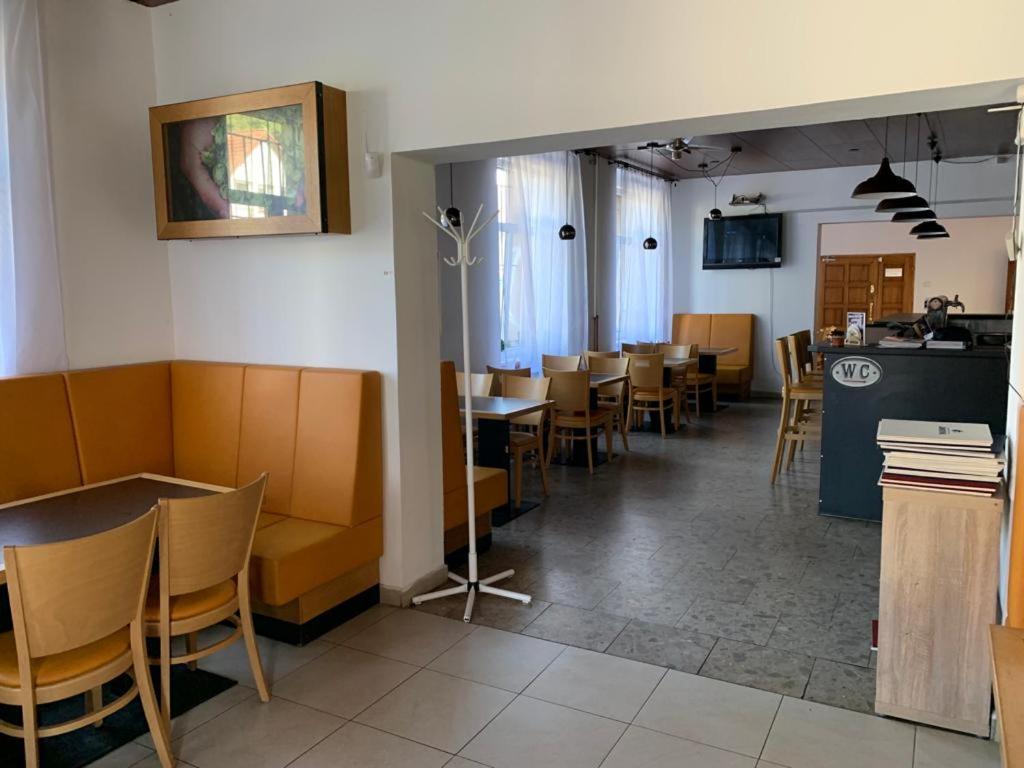 Pivovar Maly Janek - Restaurace, Penzion A Stany Jince Zewnętrze zdjęcie
