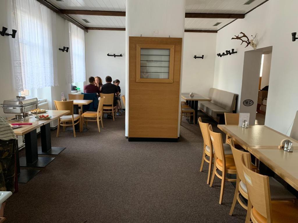 Pivovar Maly Janek - Restaurace, Penzion A Stany Jince Zewnętrze zdjęcie